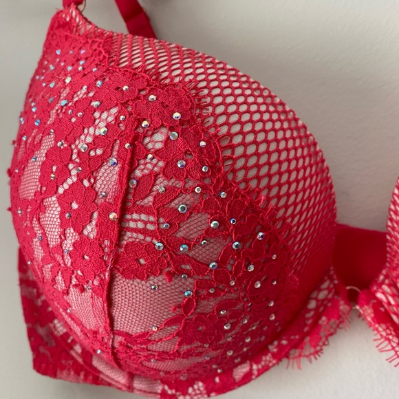 Victoria's Secret Other - NWOT Victoria secret very sexy push up pigeonnant 38D bra rhinestones/diamonds